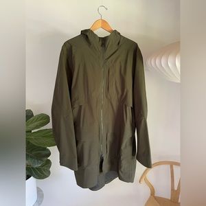Men’s lululemon Raincoat.